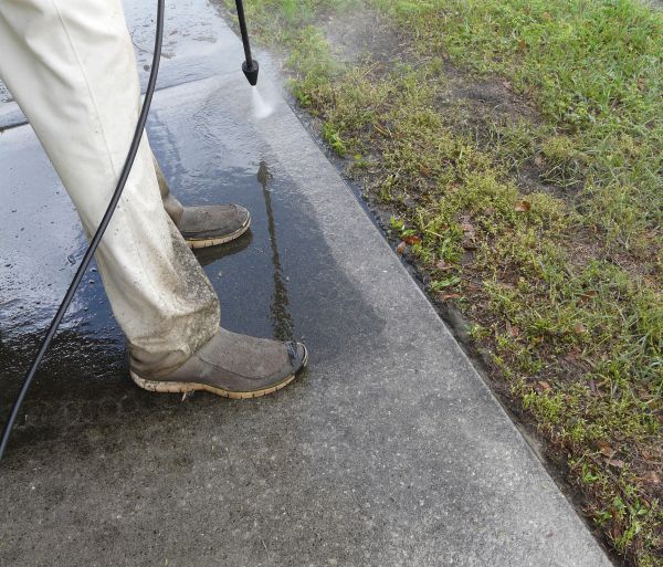 Cost of Concrete Slab Powerwashing in Issaquah